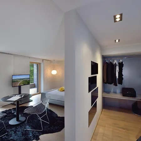 1956 - Bed and Breakfast 4*